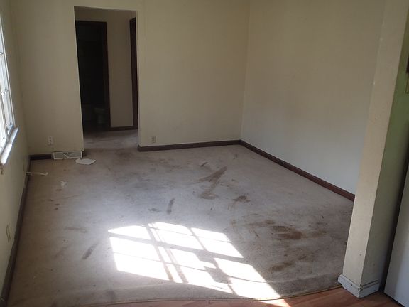 4th image of 9870 Rivermont Dr