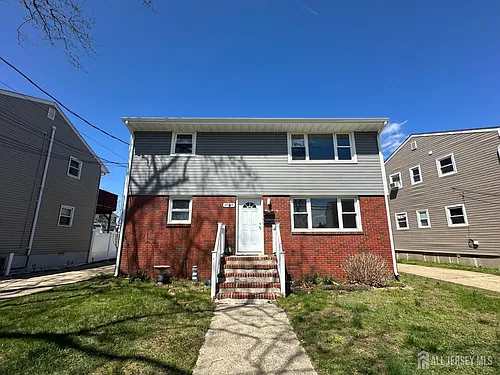 69 Maple Ave Photo 1