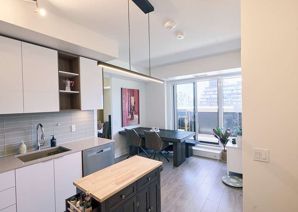 1st image of 543 Richmond St W #1109