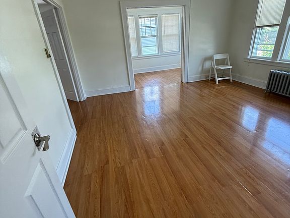 4th image of 477-481 Hawley Avenue