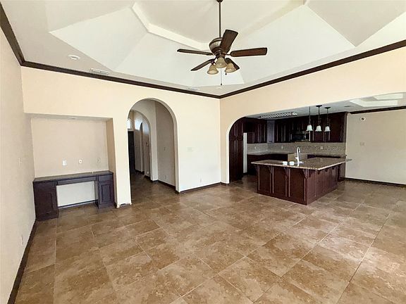 5th image of 207 Majestic Palm Dr