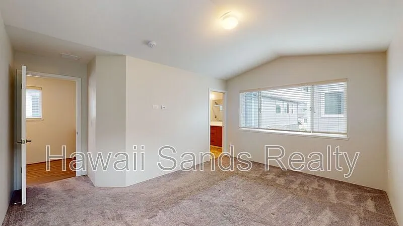 4 bed, 2.5 bath, 1302 sqft, $4,550 — Photo 4