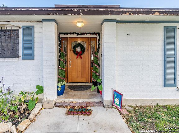3rd image of 4311 Desert View Dr