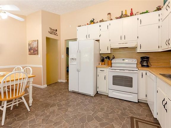 5th image of 851 Brighton Dr
