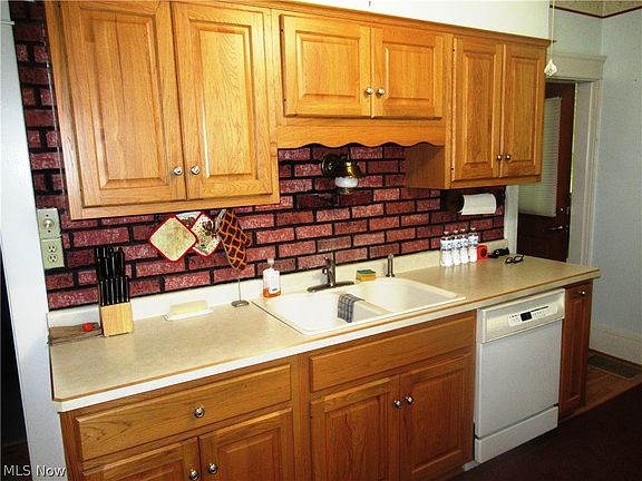 5th image of 1089 Franklin Ave