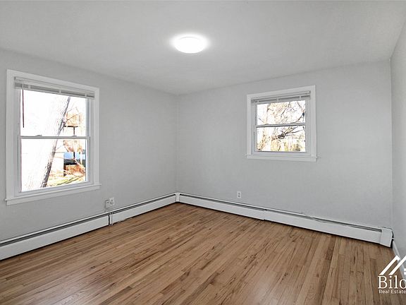 5th image of 115 Bourne Ave APT 2