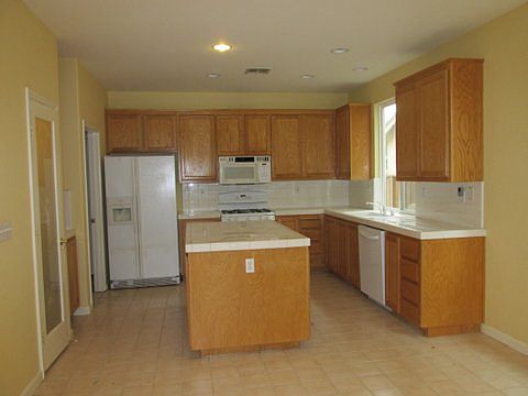 5th image of 721 Tulare Dr