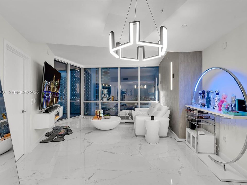 1st image of 851 NE 1st Ave #4009