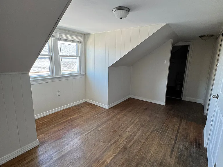 666 N Oak Hill Ave #3 — Photo 3
