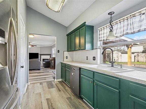 4th image of 3010 Golden Dr
