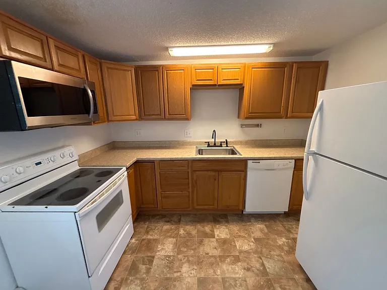4319 Lashelle Ave — Photo 2