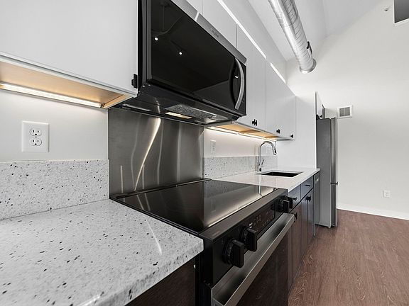 5th image of 2426 Inglewood Ave #9