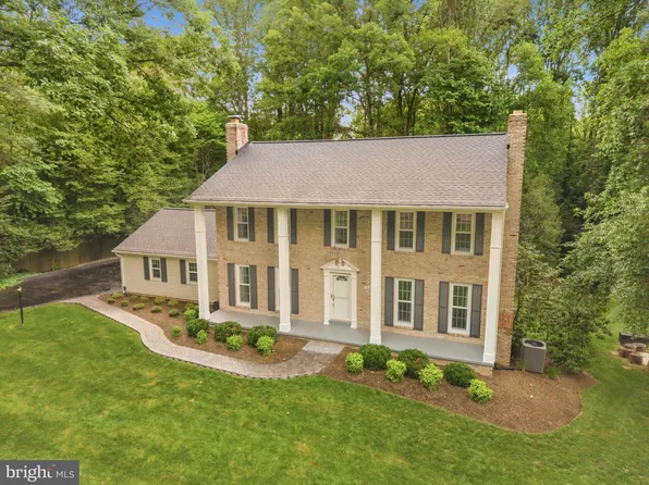 11906 Paradise Ln, Oak Hill, VA 20171