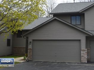 462 Berkshire Dr, Crystal Lake, IL 60014