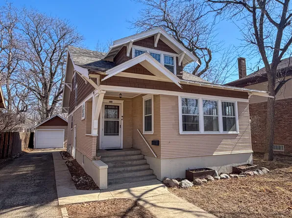 854 Kansas Ave SE, Huron, SD 57350