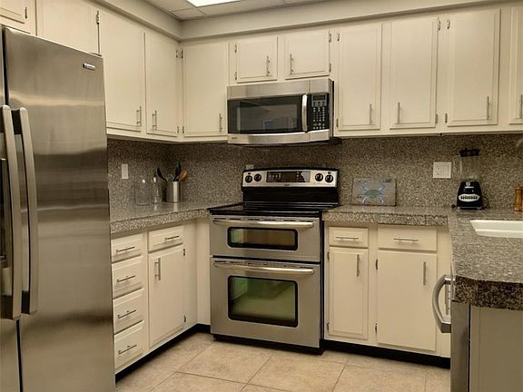 3rd image of 20 Caribbean Ct Unit 20