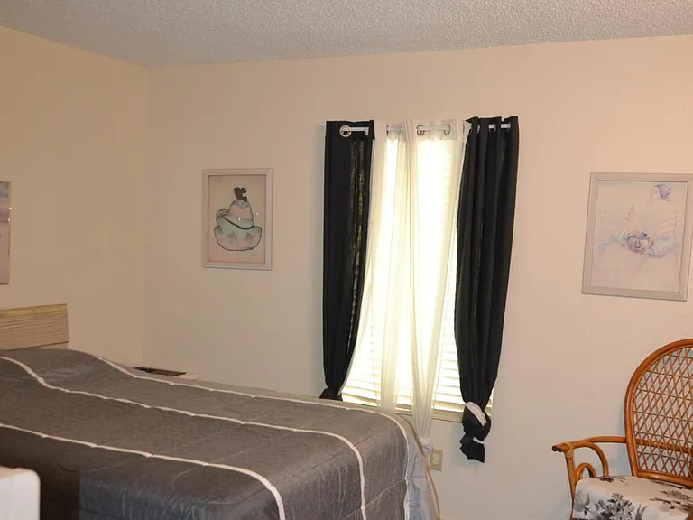 455 Delaware Dr #112 — Photo 9