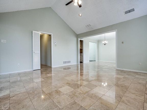 4th image of 1107 Whispering Oaks Ln