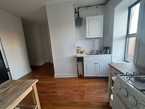 2nd image of 314 Bedford Ave APT D2