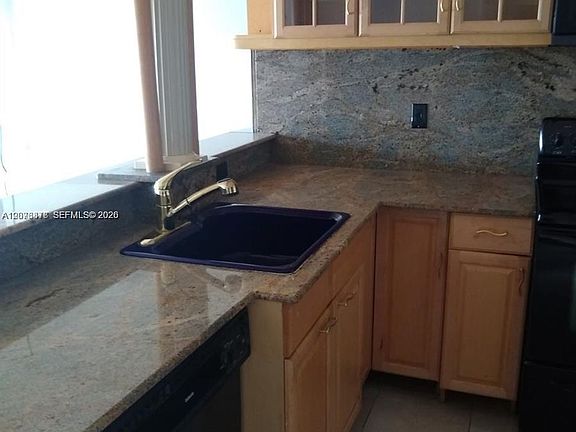 5th image of 401 Golden Isles Dr APT 211