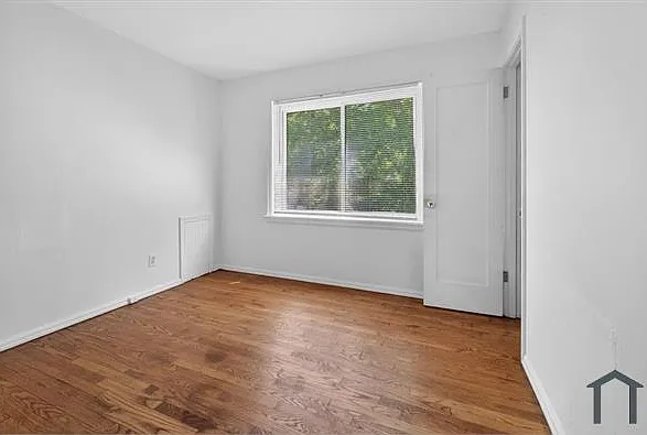 400 S Harvey Ave — Photo 11
