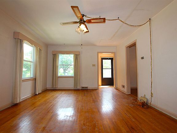 3rd image of 3309 S Michigan St