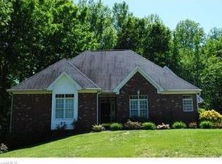 8405 Oak Meadow Dr, Kernersville, NC 27284