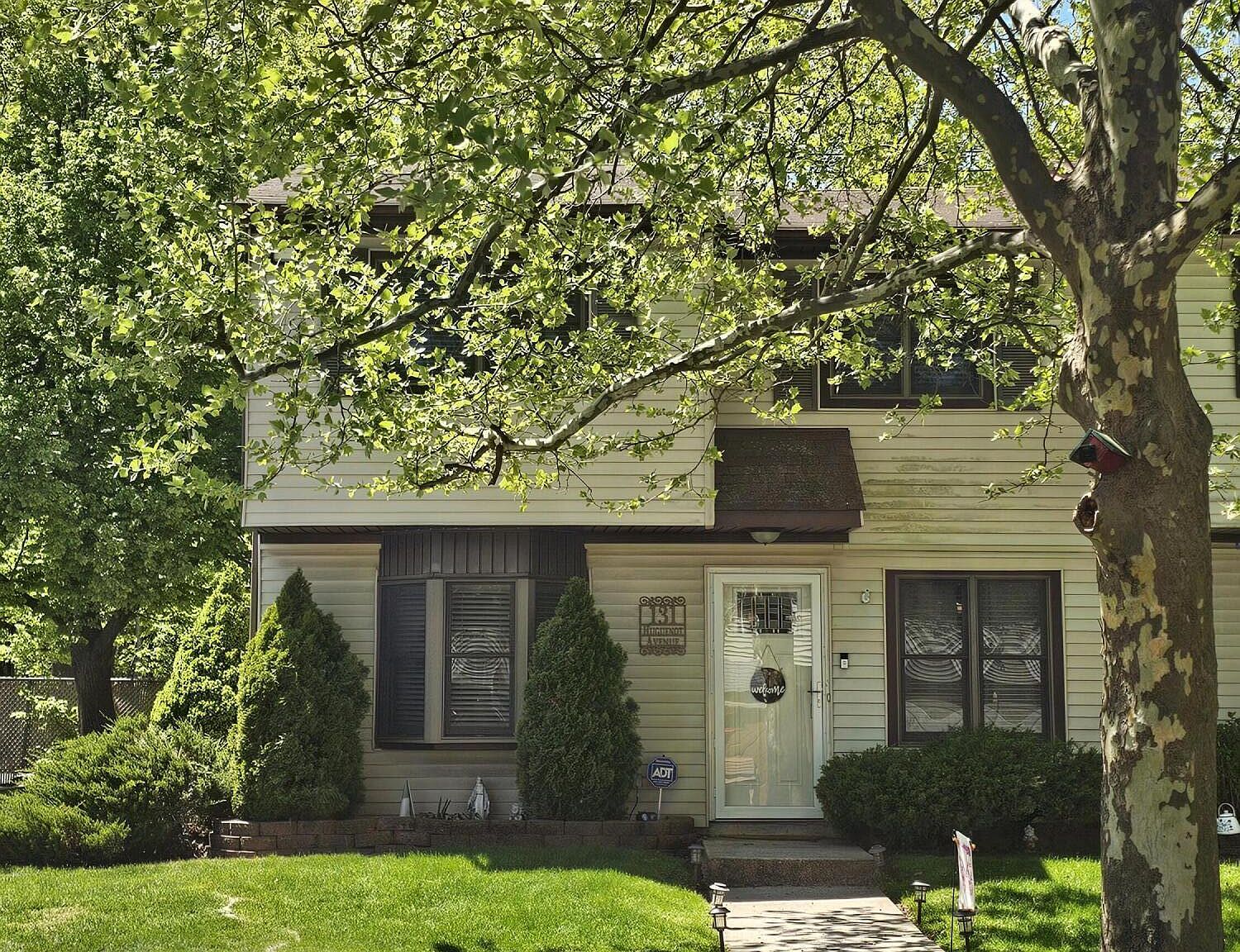 131 Huguenot Ave
