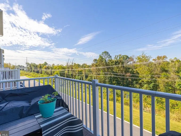 5924 Laurel Bed Ln #B — Photo 7