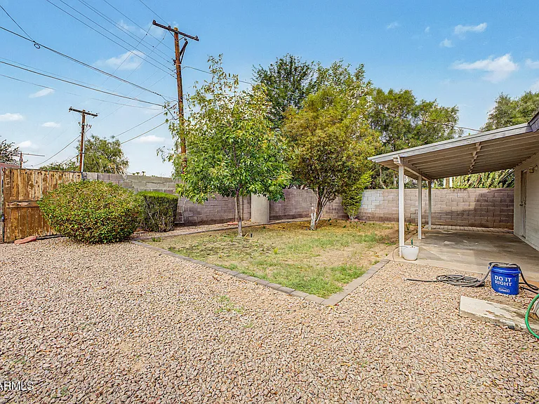 950 E Lilac Dr — Photo 32
