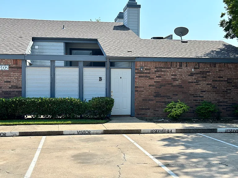 602 Bellaire Dr #B — Photo 1