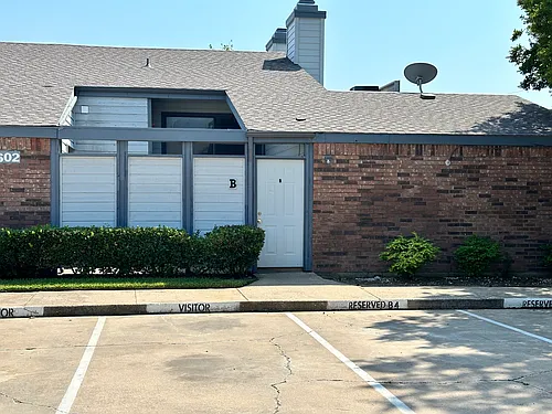 602 Bellaire Dr #B Photo 1