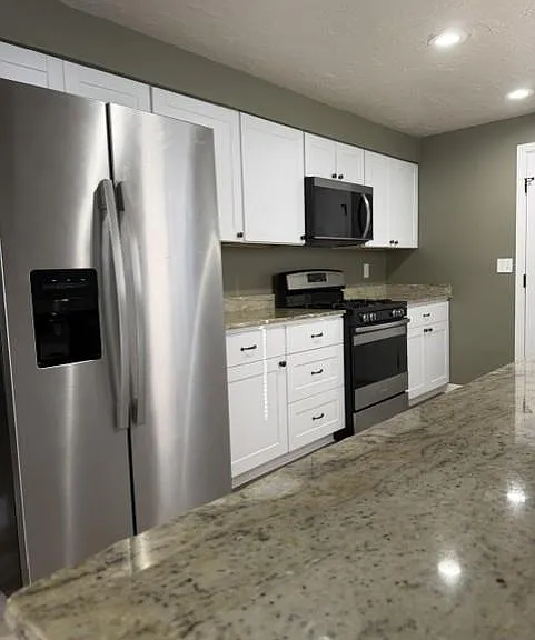 965 SW Lincoln Rd — Photo 2
