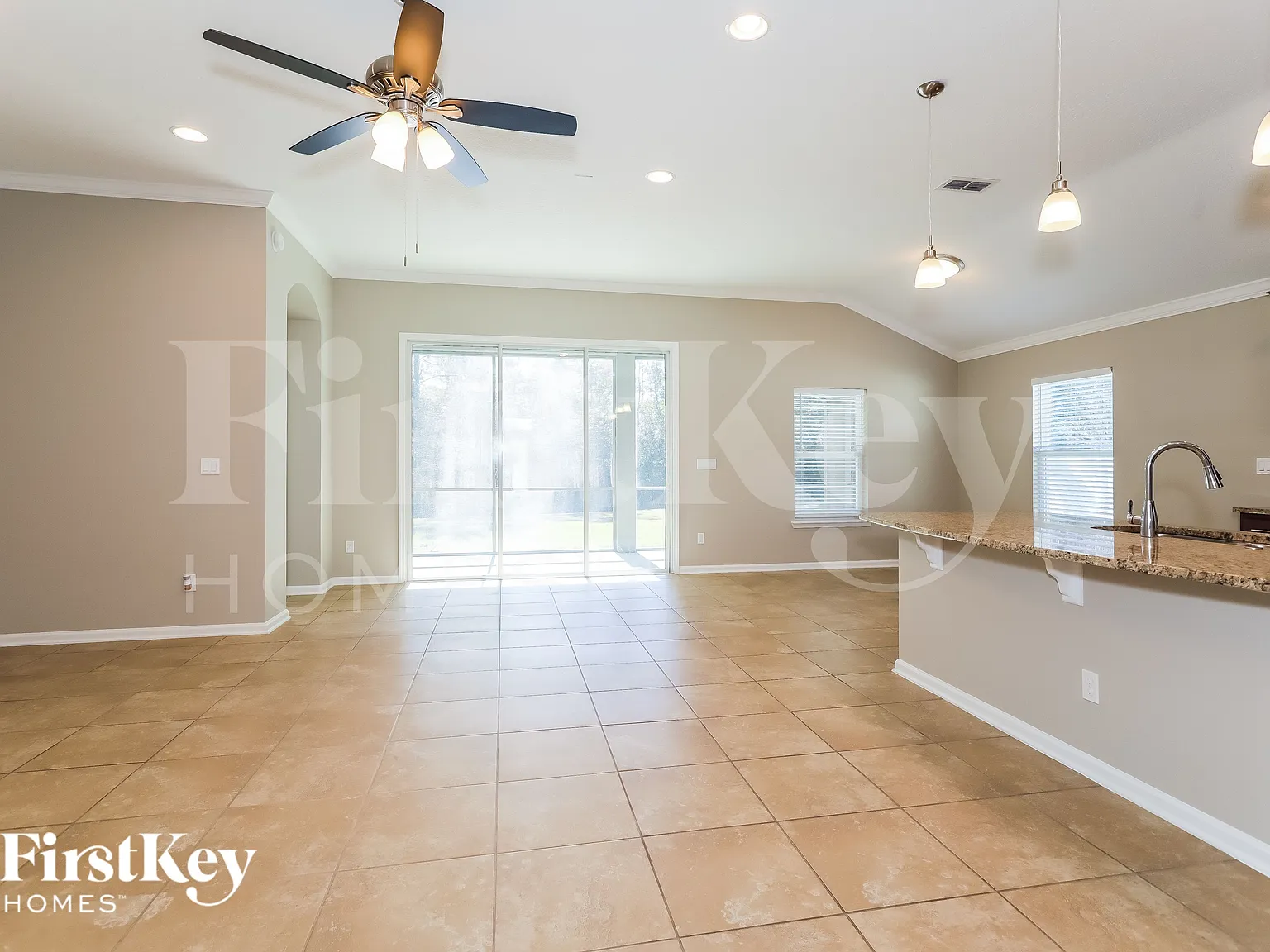 4 bed, 2.5 bath, 2049 sqft, $2,240 — Photo 4