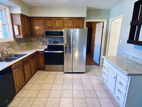 Kitchen with brand new appliances