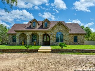 1207 Huddleston St, Cotulla, TX 78014