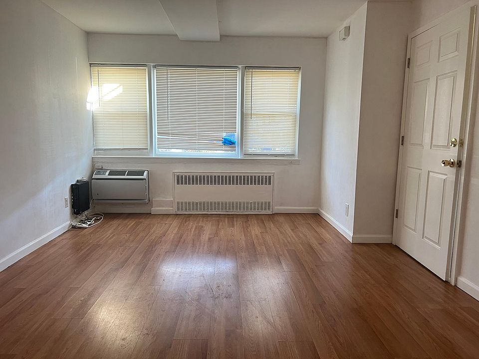 1st image of 228 Bay 40th St Floor 1