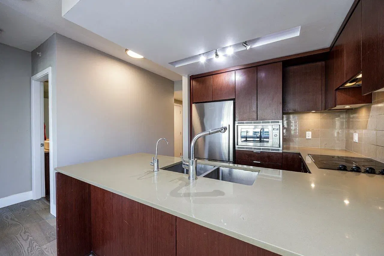2 bed, 856 sqft, $3,600 — Photo 4
