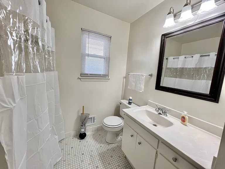 Mayfair Apartments — Photo 39