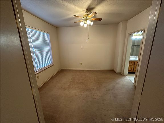 4th image of 301 E Washington Ave #4009