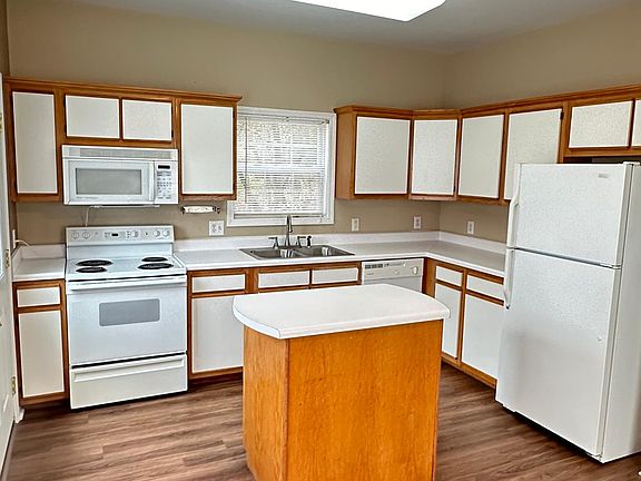 3rd image of 1000 Nottingham Dr