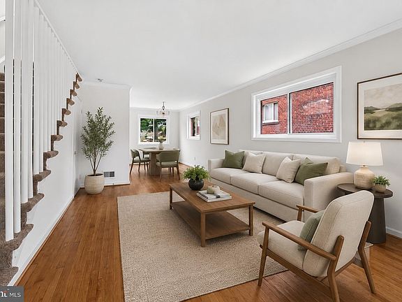 2nd image of 655 Kensington Pl NE