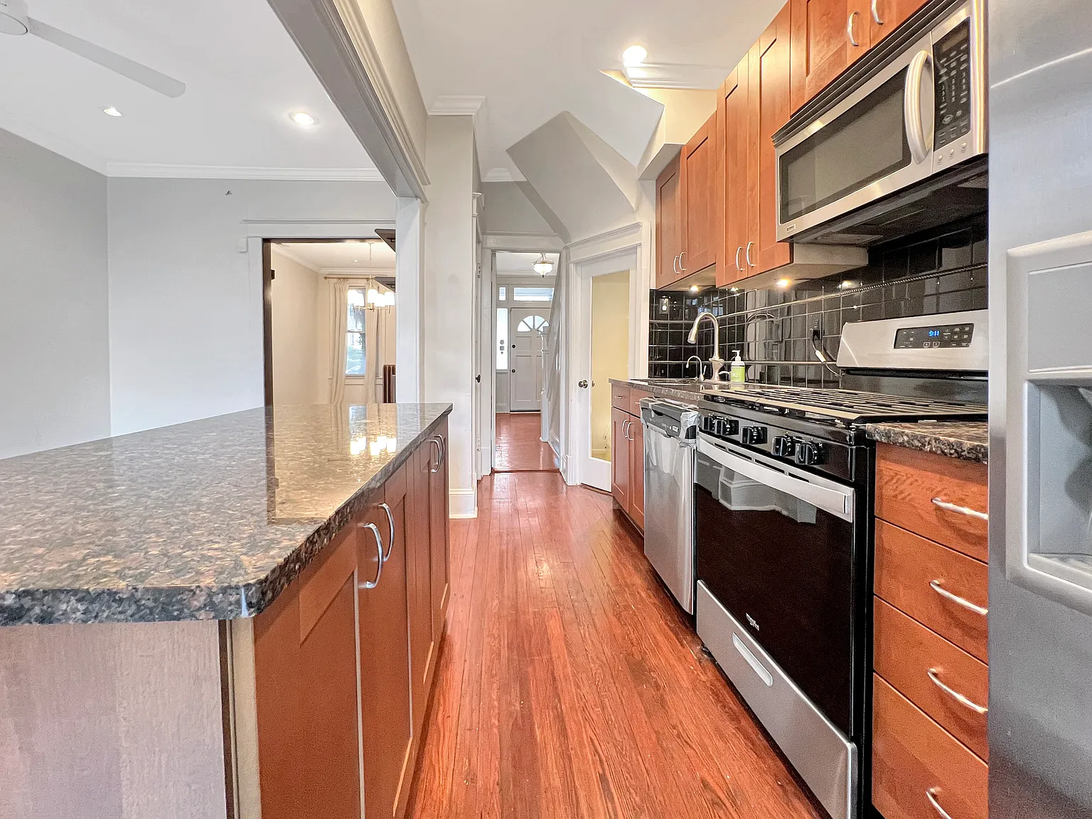 3 bed, 1536 sqft, $3,850 — Photo 2