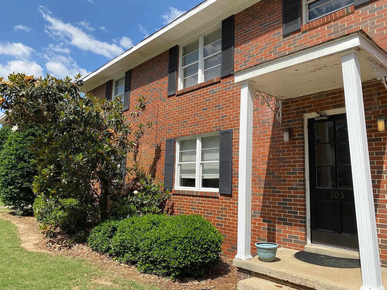 105 E Glenwood Drive — Photo 1