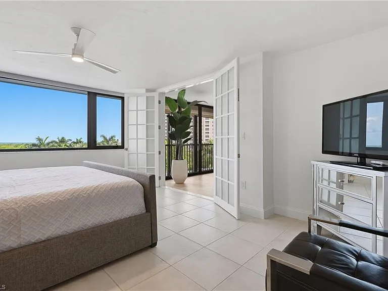 5601 Turtle Bay Dr #302 — Photo 15
