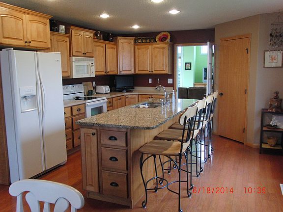 5th image of 300 Cottonwood Dr