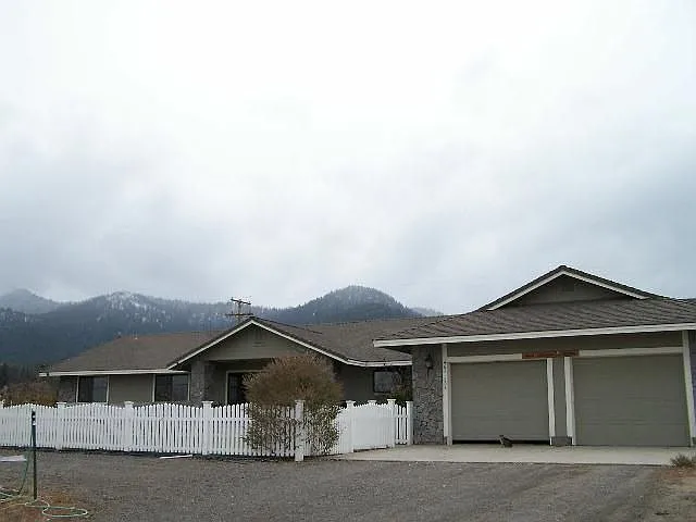 461-595 Lakecrest Rd photo 1