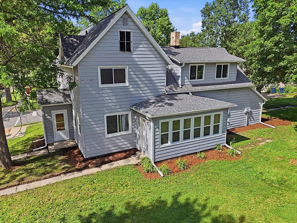 1st image of 402-404 S Main St