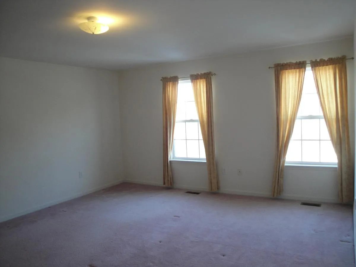4 bed, 3.5 bath, 2464 sqft, $4,250 — Photo 4