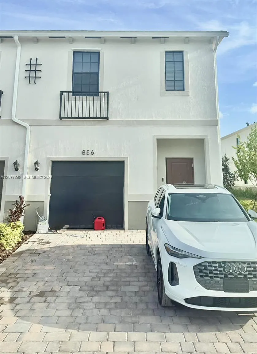3 bed, 2.5 bath, 1466 sqft, $2,800 — Photo 1